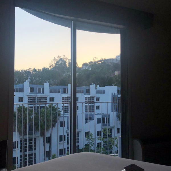 Das Foto wurde bei Hotel Angeleno von Sam H. am 6/7/2018 aufgenommen