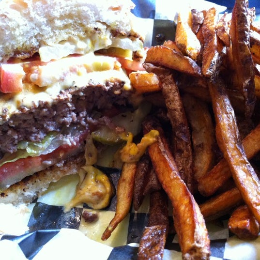 Foto diambil di Fatty&#39;s Burgers &amp; More oleh Kay C. pada 10/6/2012