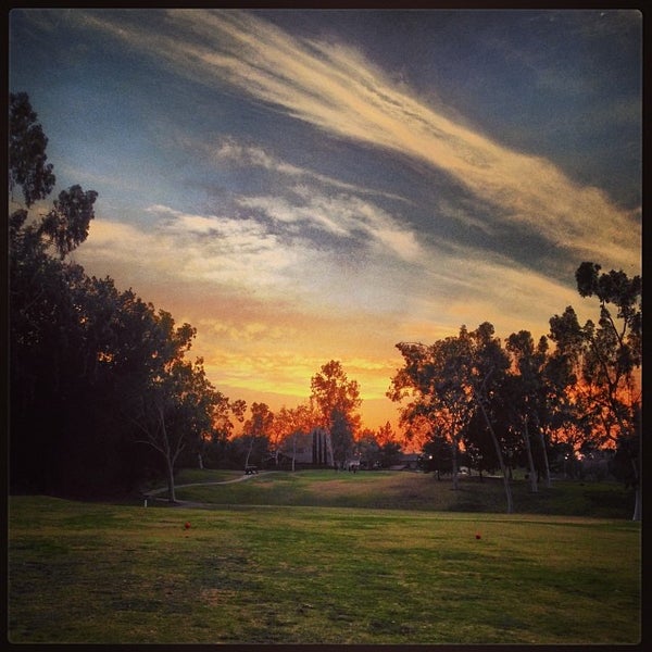 1/13/2014 tarihinde Eiríkr J. W.ziyaretçi tarafından Diamond Bar Golf Course'de çekilen fotoğraf
