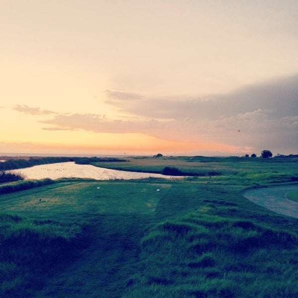 Снимок сделан в Monarch Bay Golf Club пользователем Eiríkr J. W. 9/29/2014