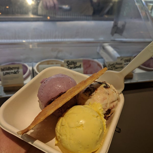 Das Foto wurde bei Jeni&#39;s Splendid Ice Creams von Monica am 5/27/2018 aufgenommen