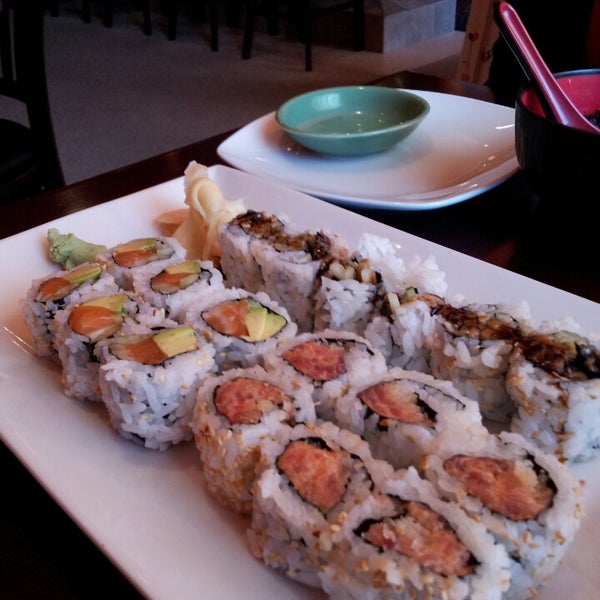Foto tirada no(a) Yoshimama Japanese Fusion &amp; Sushi Bar por Chris D. em 4/30/2013