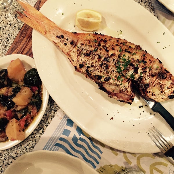 7/9/2015 tarihinde Yulia S.ziyaretçi tarafından Uncle Nick&#39;s Greek Cuisine'de çekilen fotoğraf
