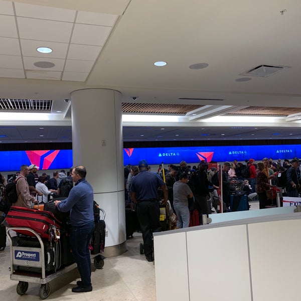 Delta Air Lines Checkin Orlando International Airport Orlando, FL