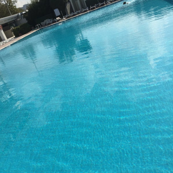 8/29/2016 tarihinde Kasap D.ziyaretçi tarafından Pelikan Otel Yüzme Havuzu'de çekilen fotoğraf