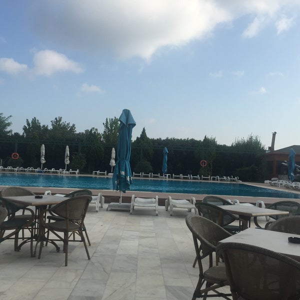 Foto tirada no(a) Pelikan Otel Yüzme Havuzu por Kasap D. em 8/8/2016