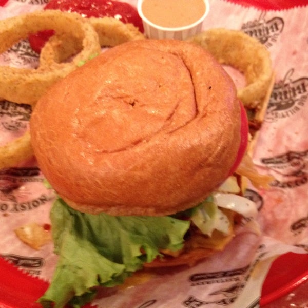 10/2/2013 tarihinde Zack M.ziyaretçi tarafından Big Billy&#39;s Burger Joint'de çekilen fotoğraf