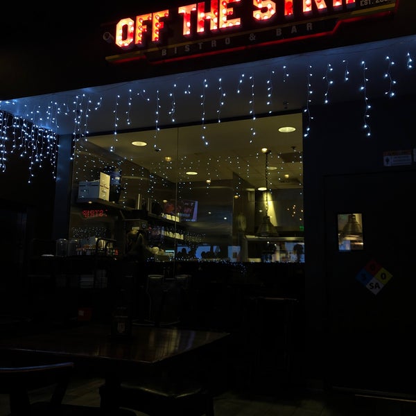 Foto diambil di Off The Strip at The LINQ oleh Musaad . pada 11/22/2021