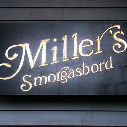 รูปภาพถ่ายที่ Miller&#39;s Smorgasbord โดย Chris C. เมื่อ 12/27/2012