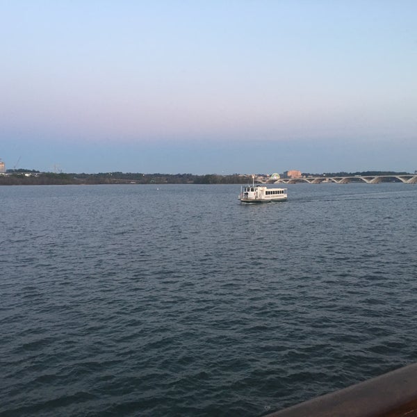4/16/2016 tarihinde 😁 Jennifer L.ziyaretçi tarafından Potomac Riverboat Company'de çekilen fotoğraf