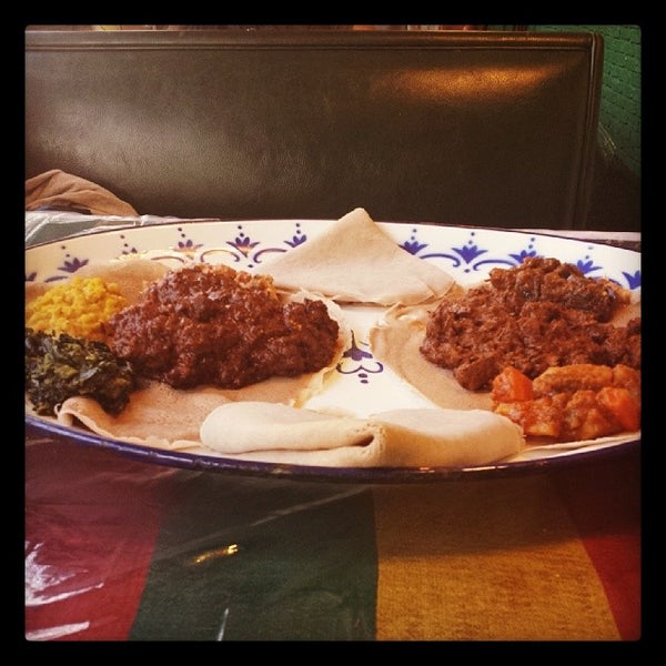 4/13/2014 tarihinde Chikezie O.ziyaretçi tarafından Aster&#39;s Ethiopian Restaurant'de çekilen fotoğraf