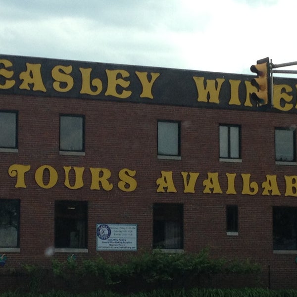 Foto tirada no(a) Easley Winery por Indy D. em 5/30/2013