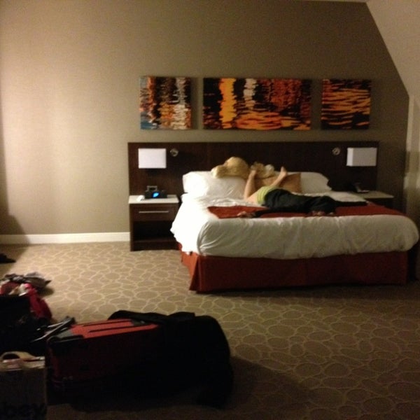 Снимок сделан в Delta Hotels by Marriott Fredericton пользователем Peter C. 12/24/2012