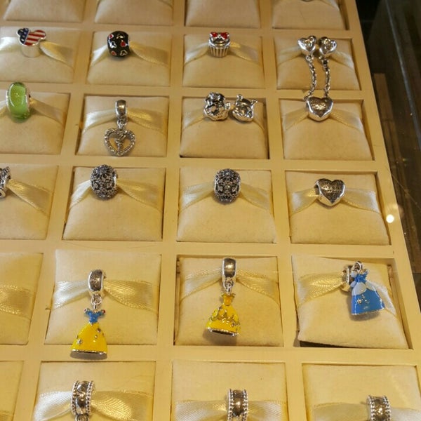 Pandora bellevue square clearance mall