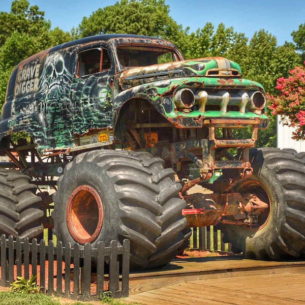 Форд 750 монстр трак. Индийская полицейская машина. Bigfoot 5 monster truck. Марек денко художник. Grave digger monster truck инструкция.
