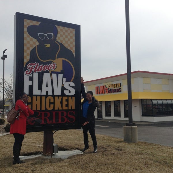 รูปภาพถ่ายที่ Flavor Flav&#39;s Chicken &amp; Ribs โดย Nicole C. เมื่อ 3/9/2013