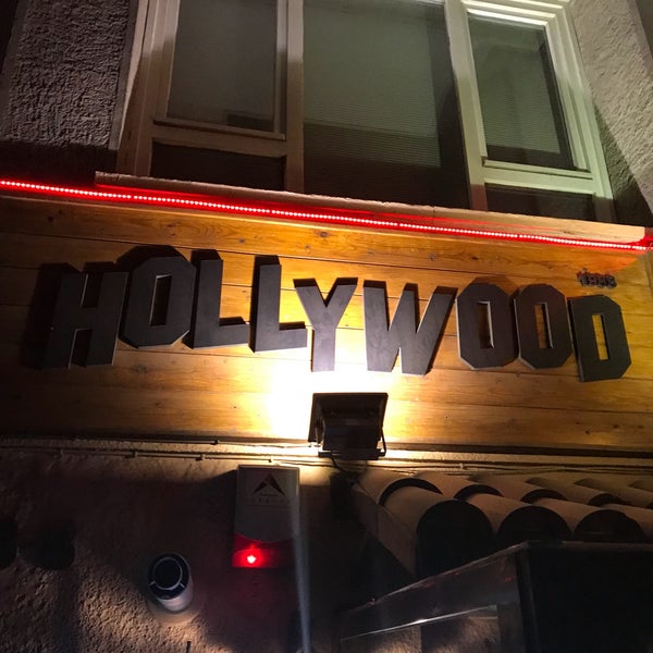 Photo prise au Hollywood Pizza par Bekir T. le10/27/2017