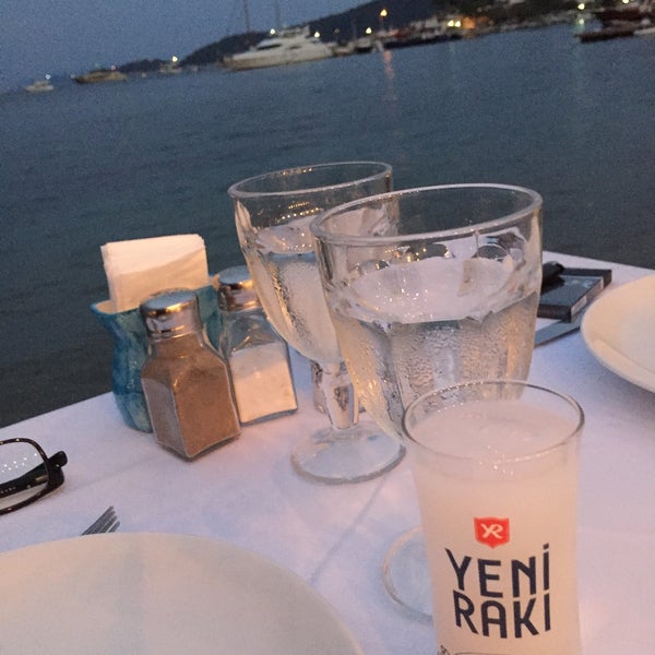 8/5/2017にHasan Cem A.がEda Balık &amp; Beach Türkbüküで撮った写真