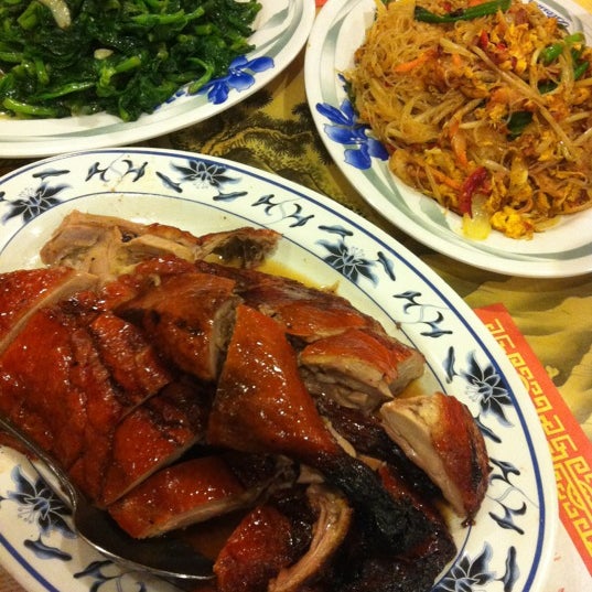 Foto scattata a Din Ho Chinese BBQ da Nom Nom PR il 1/3/2013