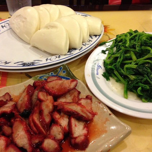 2/10/2013にNom Nom PRがDin Ho Chinese BBQで撮った写真