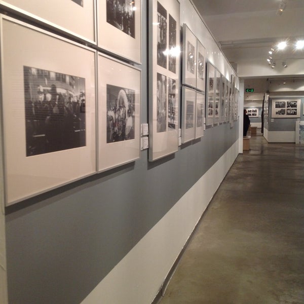 4/24/2013にЮлька П.がThe Lumiere Brothers Center for Photographyで撮った写真
