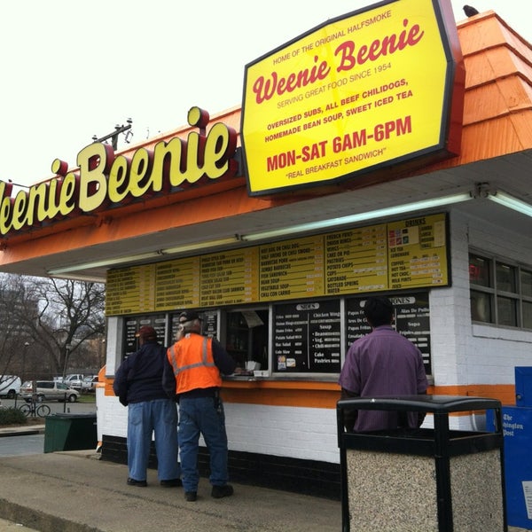 รูปภาพถ่ายที่ Weenie Beenie โดย Rock S. เมื่อ 2/2/2013