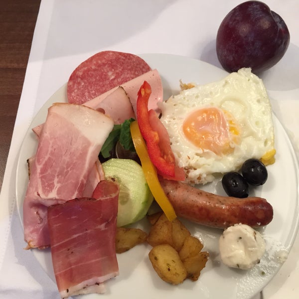 The organic breakfast buffet is ridiculously lavish, with baked goods, muesli, fix-ins, fruits, juices, meats and cheeses, different types of eggs, and sausages