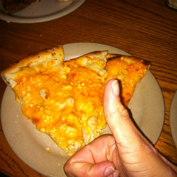 7/2/2013にRebecca N.がPartner&#39;s II Pizzaで撮った写真