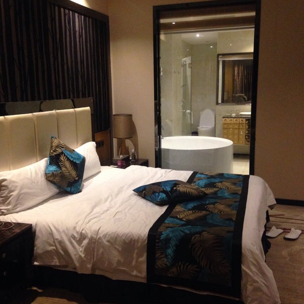 Hong Kong: First Class 30th Birthday Trip, Second to Last Part - Andy's Travel B