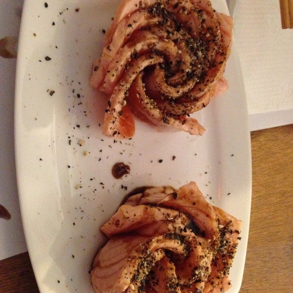 Photo taken at Saquê Japanese Food by Damy K. on 12/9/2014
