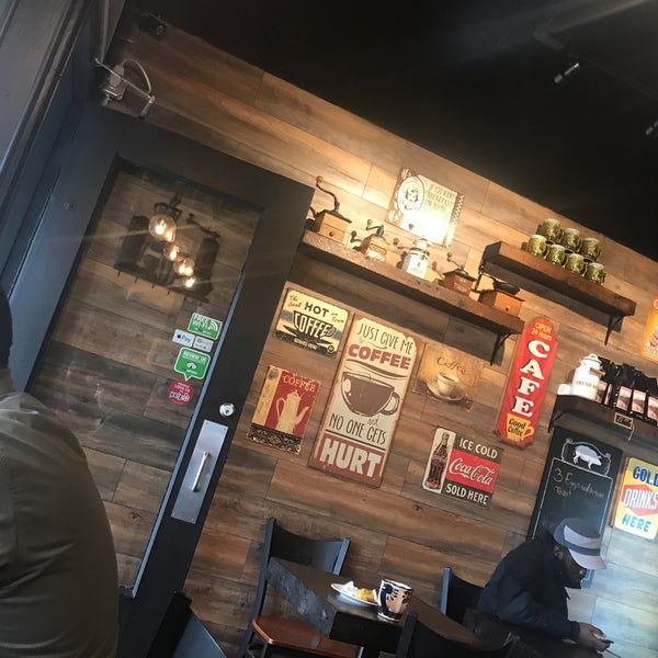 Photo taken at Coronas Coffee Shop by Donovan H. on 4/13/2018