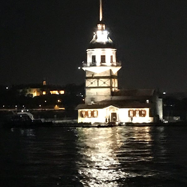 รูปภาพถ่ายที่ Kız Kulesi โดย Selçuk Ş. เมื่อ 9/7/2018