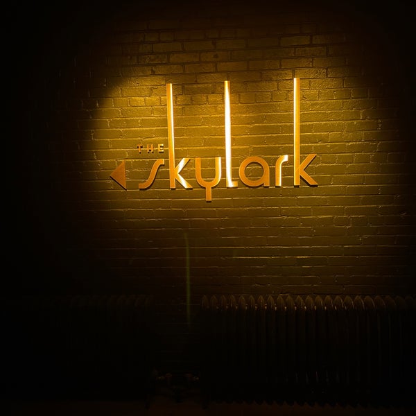 Foto tirada no(a) The Skylark por OYAM em 11/5/2021