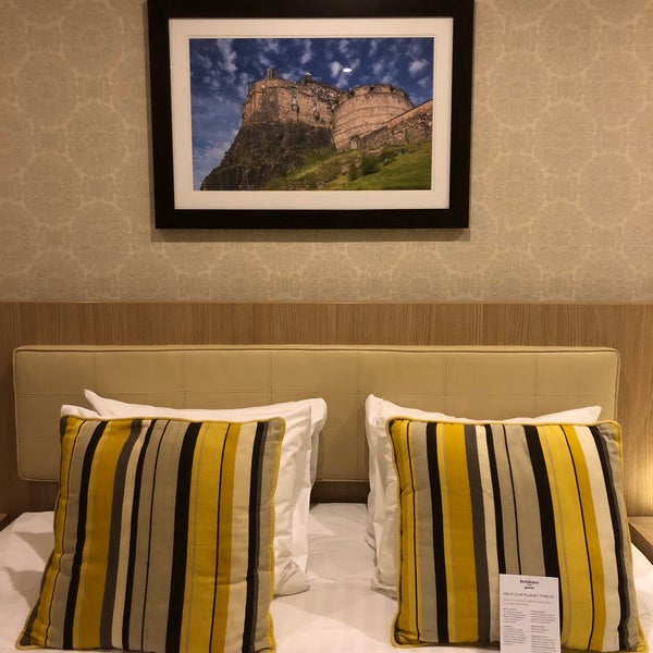 Foto tirada no(a) Residence Inn by Marriott Edinburgh por Noviana E. em 12/18/2017