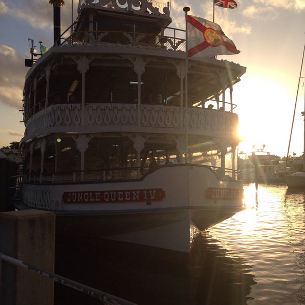 2/1/2015 tarihinde Anastia M.ziyaretçi tarafından Jungle Queen Riverboat'de çekilen fotoğraf