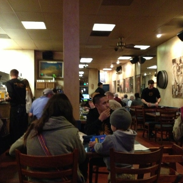 2/18/2013 tarihinde Mark Y.ziyaretçi tarafından Demitri&#39;s Taverna'de çekilen fotoğraf