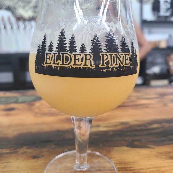 Снимок сделан в Elder Pine Brewing &amp; Blending Co пользователем Bob E. 9/18/2021