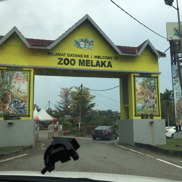 Photo taken at Zoo Melaka by Hxnxni Busirin ツ. on 8/22/2020