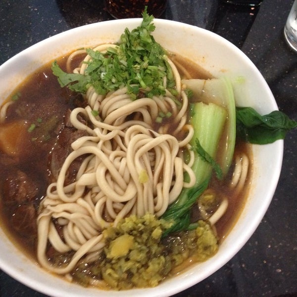 Photo prise au Xian Sushi &amp; Noodle par Tihana S. le8/9/2014