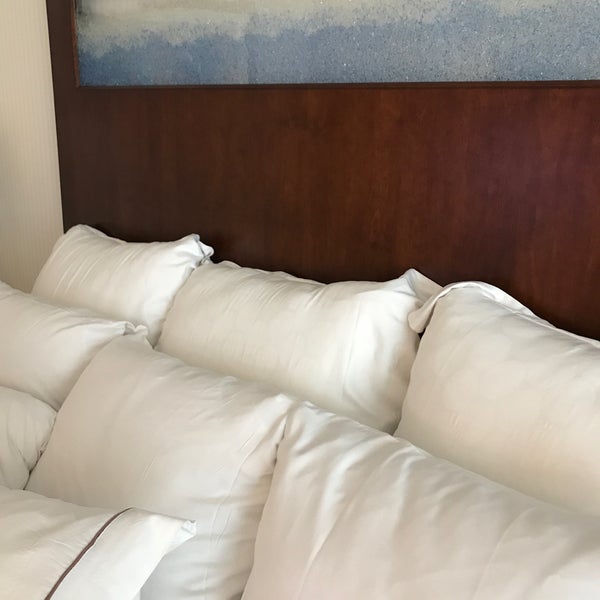 Das Foto wurde bei Renaissance Boston Waterfront Hotel von Bitch N. am 9/19/2018 aufgenommen
