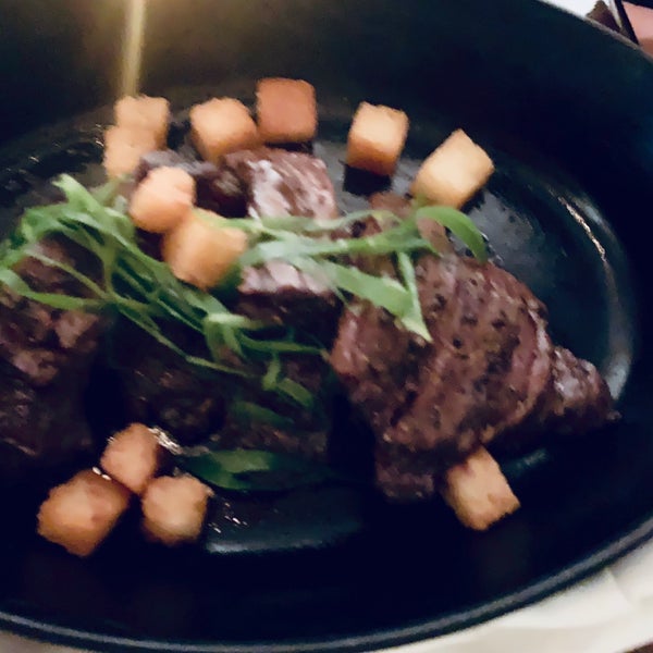 Das Foto wurde bei BLT Steak von Bitch N. am 3/11/2019 aufgenommen