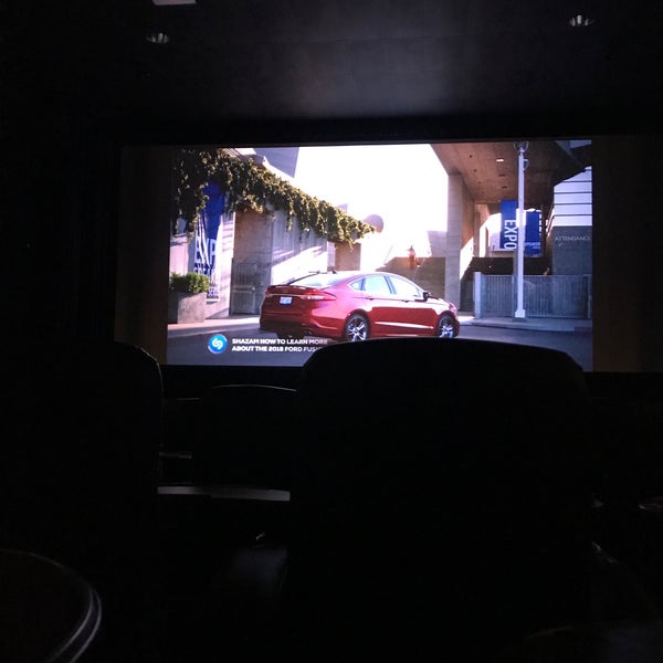 11/3/2017 tarihinde Bitch N.ziyaretçi tarafından Studio Movie Grill College Park'de çekilen fotoğraf
