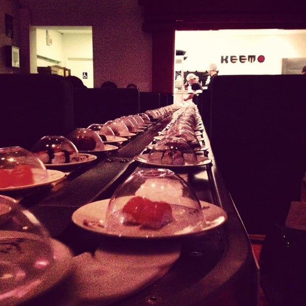 Das Foto wurde bei Keemo, Sushi em Movimento von Marianne C. am 4/1/2013 aufgenommen