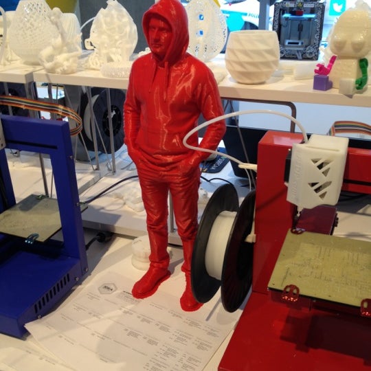 Photo taken at 3DEA: 3D Printing Pop Up Store by Robert N. on 12/15/2012