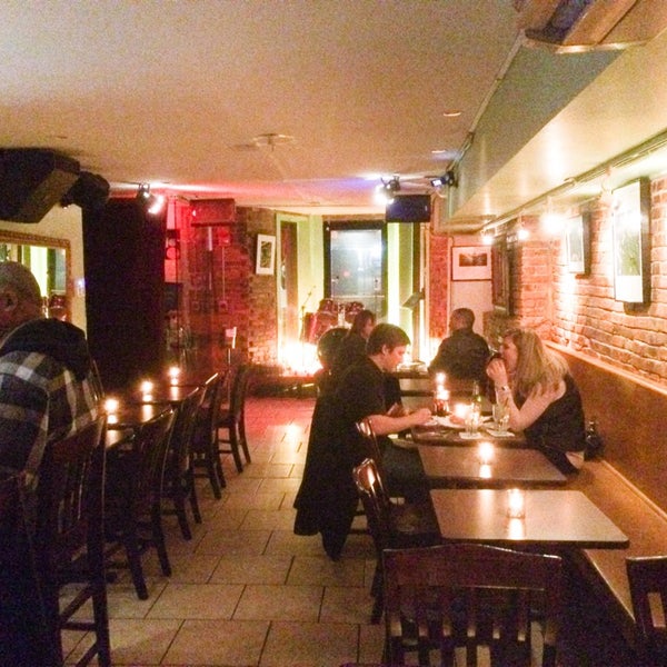 Das Foto wurde bei JoJo Restaurant &amp; Bar von Tim C. am 11/30/2014 aufgenommen