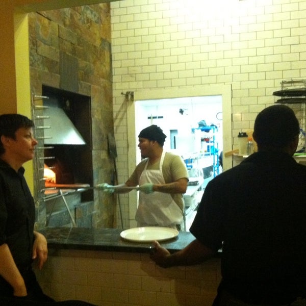 Das Foto wurde bei Roscoe&#39;s Neapolitan Pizzeria von Tim C. am 11/4/2013 aufgenommen