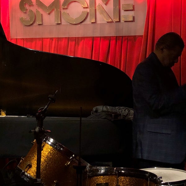Foto tirada no(a) Smoke Jazz &amp; Supper Club por Tim C. em 1/1/2020