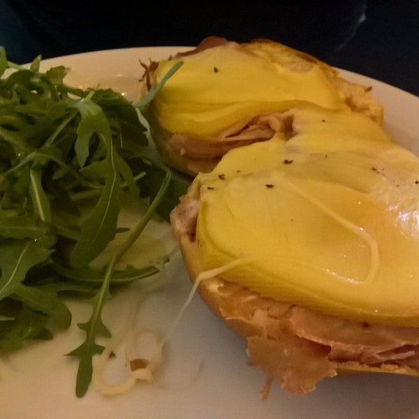 Croque monsieur with real raclette cheese! 🕺