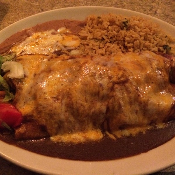 Photo taken at La Bamba Mexican &amp; Spanish Restaurant by Mody S. on 6/21/2014