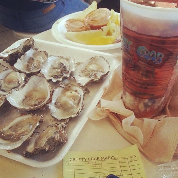 Das Foto wurde bei Crusty Crab Fish Market and Restaurant von Em A. am 6/8/2014 aufgenommen